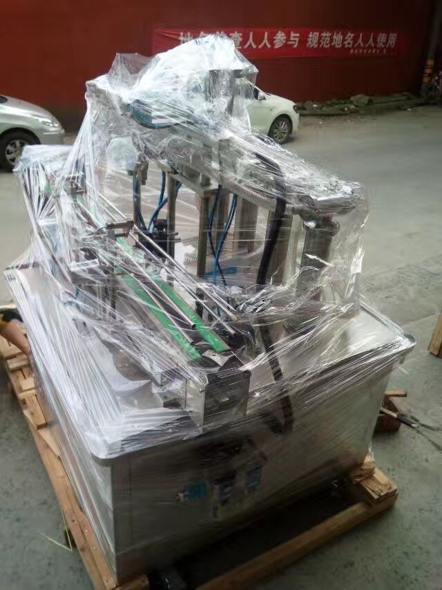 100ml Lineaire Type van flessen het Automatische Vloeibare Vullende Machine voor Bier 2